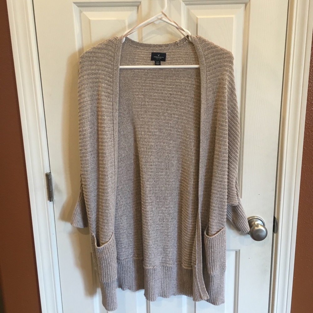 American Eagle oatmeal colored Cardigan